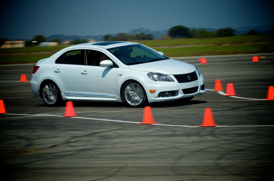  Suzuki Kizashi Sport 2011 года  (фото 27 из 63)